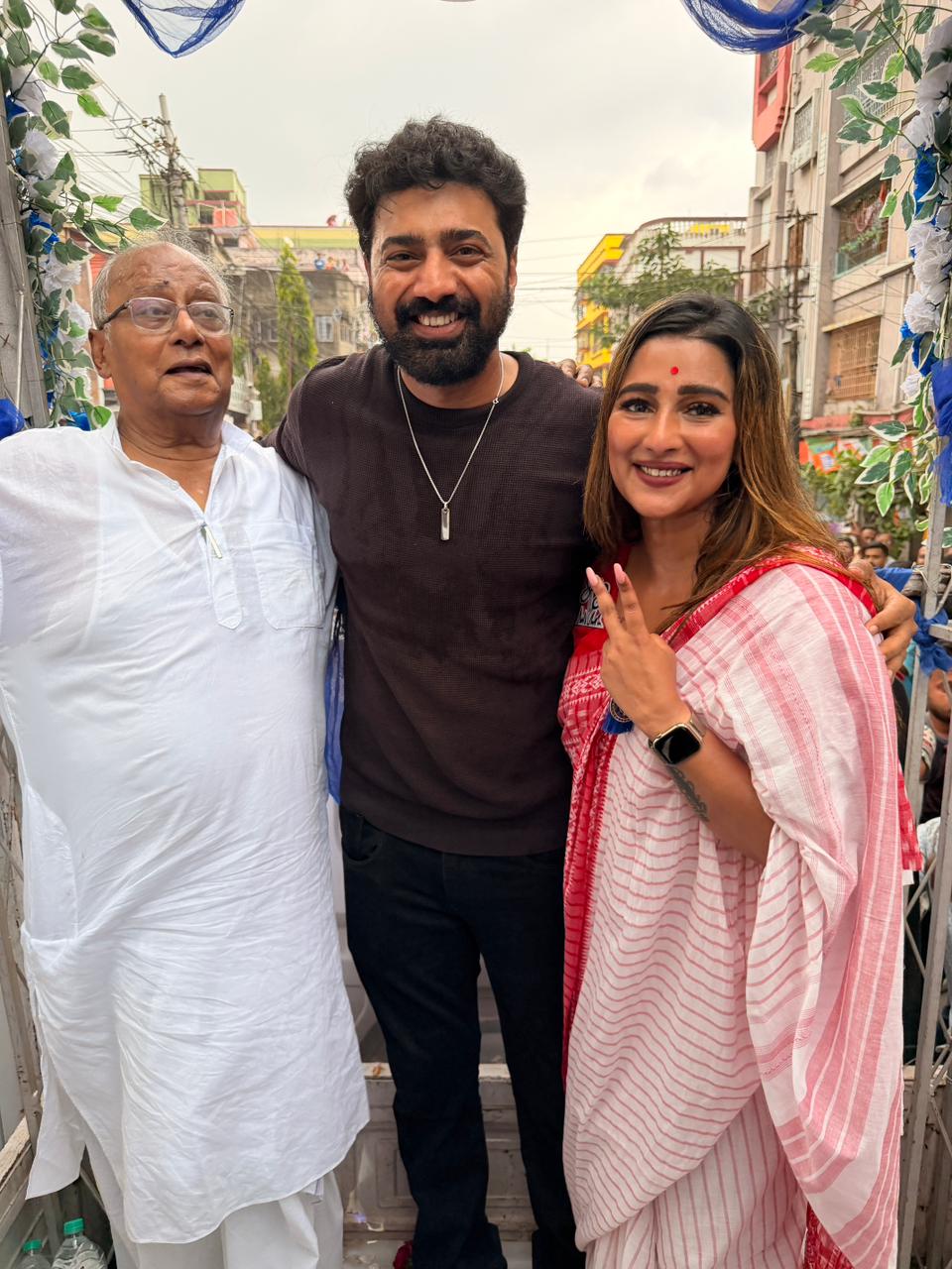 ২০২৬-এ নির্বাচনে তৃণমূল কংগ্রেসের প্রার্থী সায়ন্তিকা ব্যানার্জির সমর্থনে, প্রচারে অভিনেতা দেব
