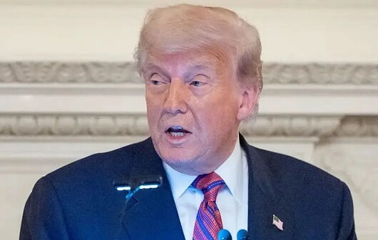 হরমুজ প্রণালি খুলল ইরান, তবুও অবরোধ বহাল রাখার ঘোষণা ট্রাম্পের