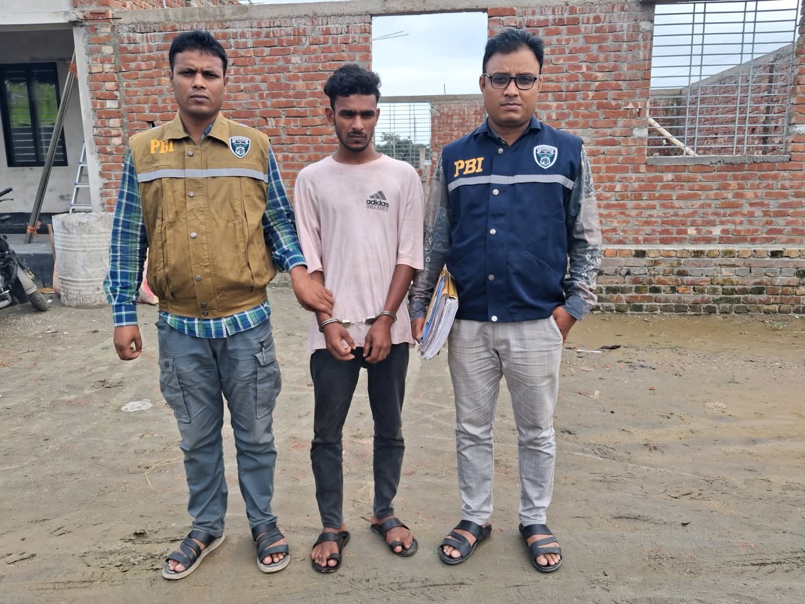 বাসায় লিভ টুগেদারের সুযোগ দিয়ে পাওনা টাকা       নিয়ে বিবাদের জেরে হত্যা, ১৫ দিনের মধ্যে 