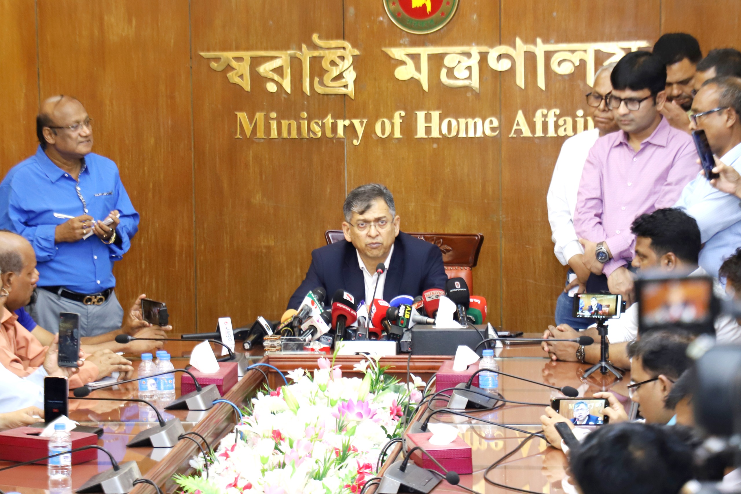 আইনশৃঙ্খলা পরিস্থিতি নিয়ন্ত্রণে সরকার কঠোর অবস্থানে: স্বরাষ্ট্রমন্ত্রী