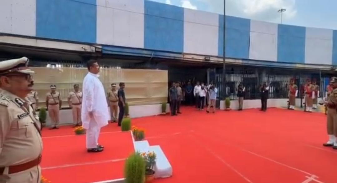 নবনির্বাচিত মুখ্যমন্ত্রী শুভেন্দু অধিকারীকে ,নবান্নে গান অফ স্যালুট দিয়ে সম্বর্ধনা জানালেন