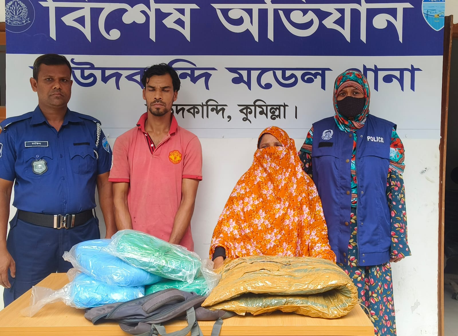 ০৮ কেজি গাঁজাসহ দুই মাদক ব্যবসায়ী গ্রেফতার, দাউদকান্দি মডেল থানার বিশেষ অভিযান