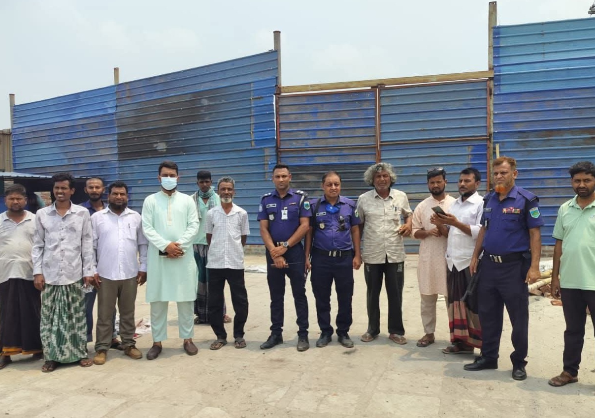 ​ঝিলিমে অবৈধভাবে ব্যাটারি পুড়িয়ে সীসা তৈরি ১ লাখ টাকা জরিমানা ও কারখানা সিলগালা