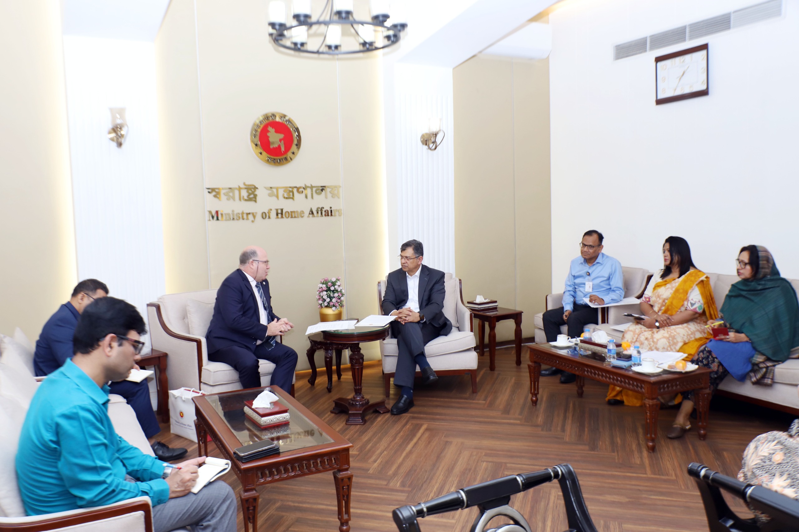 স্বরাষ্ট্রমন্ত্রীর সঙ্গে আইসিআরসি বাংলাদেশ প্রতিনিধিদলের প্রধানের সৌজন্য সাক্ষাৎ