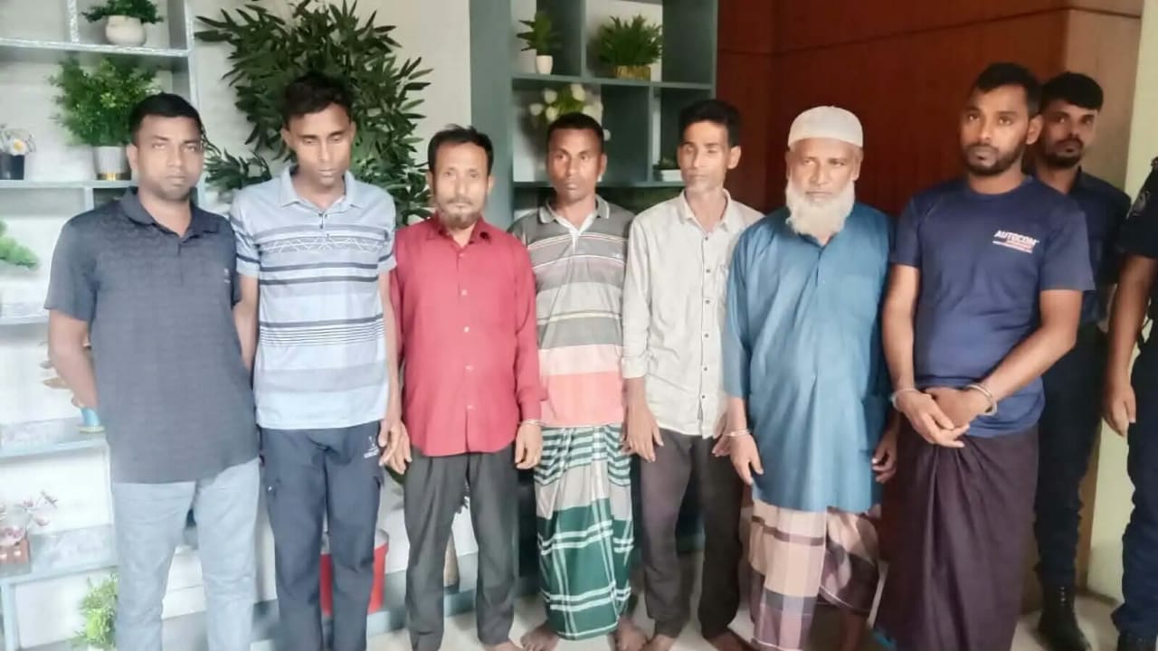 রংপুরে কৃষক হত্যা করে ট্রান্সফর্মার চুরির মামলায় ৭ ডাকাত গ্রেপ্তার