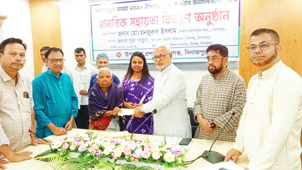 প্রধানমন্ত্রীর ত্রাণ তহবিলের সহায়তা পৌঁছালো বীরগঞ্জের ৩৩১জন দরিদ্র মানুষের ঘরে।