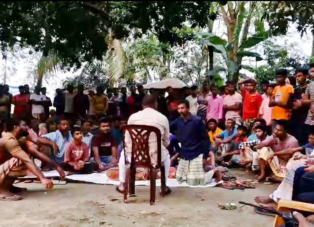 বাগমারা’য় মবের কবলে মাছ ব্যবসায়ী