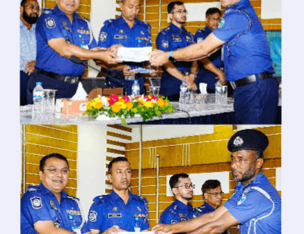কুমিল্লা জেলা পুলিশের মাসিক সভায় দাউদকান্দি মডেল থানার ওসি আব্দুল বারী ও এসআই রবিউলের বিশেষ সম্মাননা