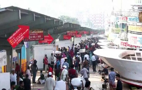 ঈদের দীর্ঘ ছুটি শেষে রাজধানীতে ফিরছে কর্মজীবী মানুষ, স্বস্তির ফিরতি যাত্রায় নেই ভোগান্তি