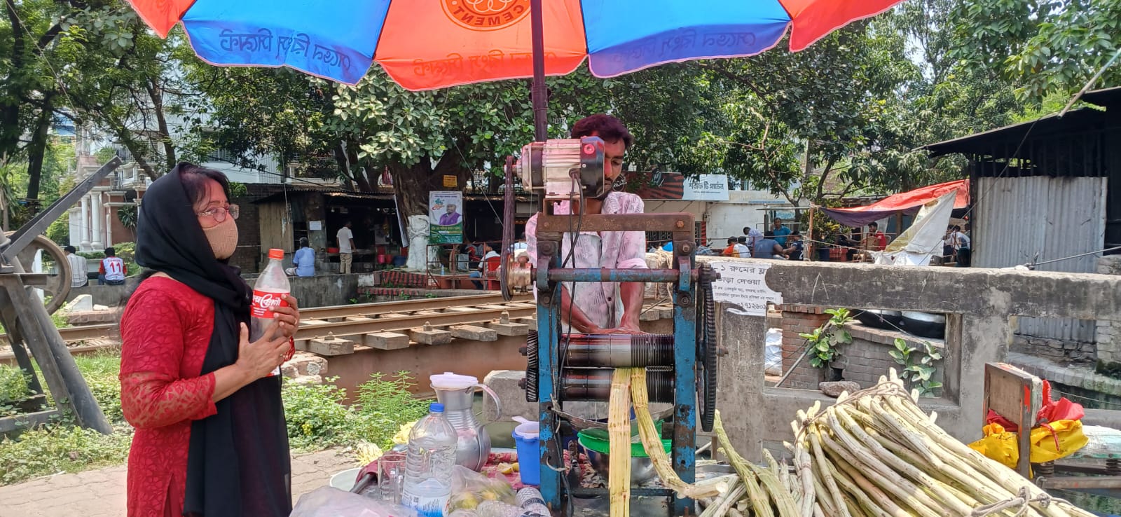 প্রচন্ড তাপপ্রবাহে আখের রসের ব্যপক চাহিদা